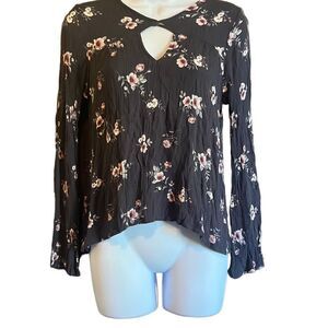 Full Tilt Gray Pink Floral Cutout Crinkle Top Long Sleeve Medium Boho Festival
